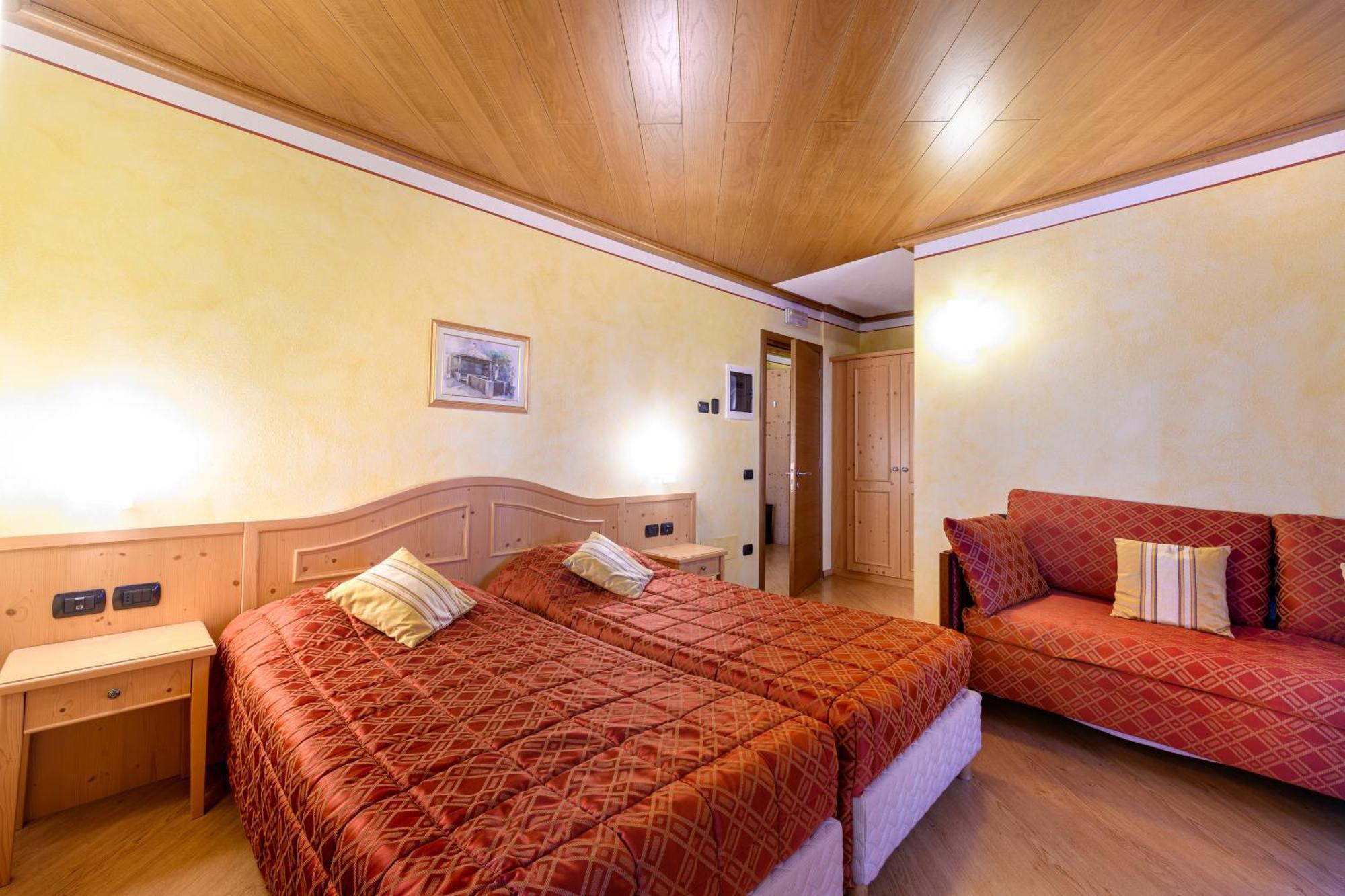 Hotel Garni Le Corti Grosotto Bagian luar foto