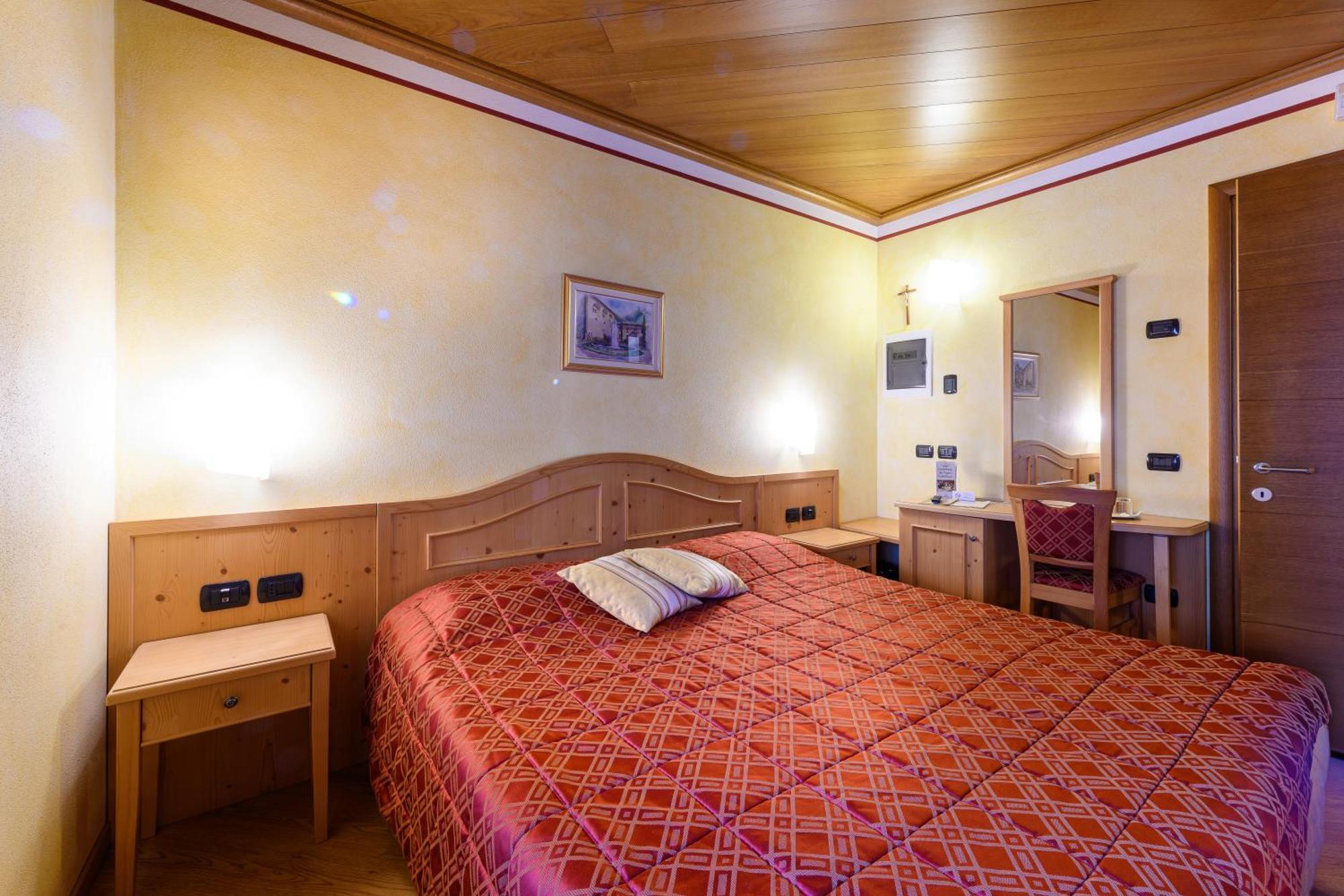 Hotel Garni Le Corti Grosotto Bagian luar foto