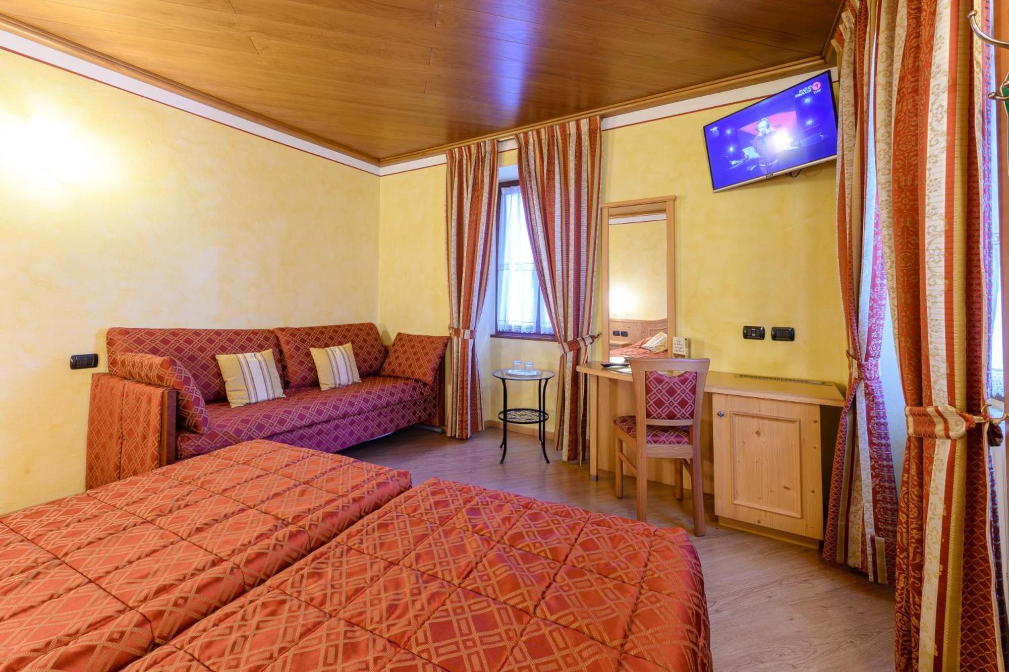Hotel Garni Le Corti Grosotto Bagian luar foto