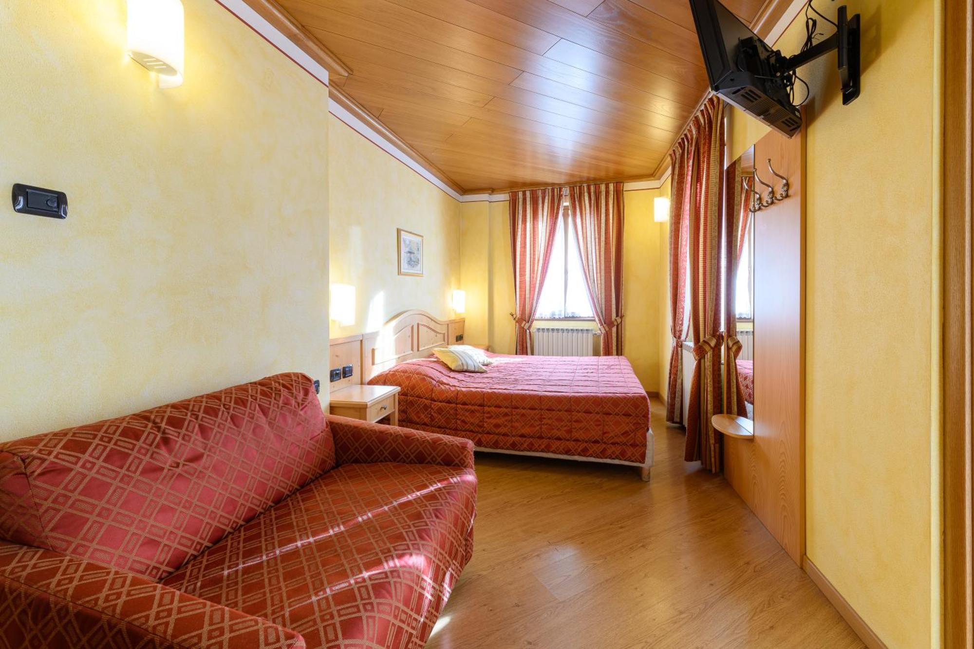 Hotel Garni Le Corti Grosotto Bagian luar foto