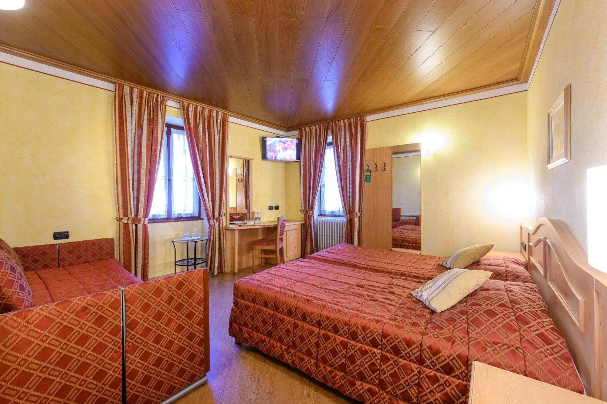 Hotel Garni Le Corti Grosotto Bagian luar foto