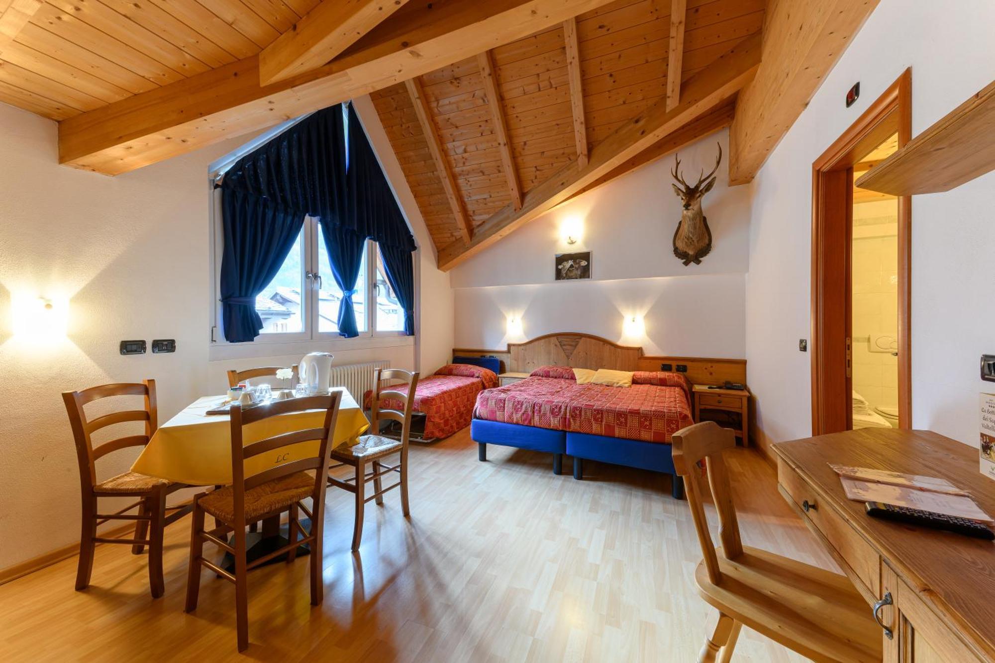 Hotel Garni Le Corti Grosotto Bagian luar foto