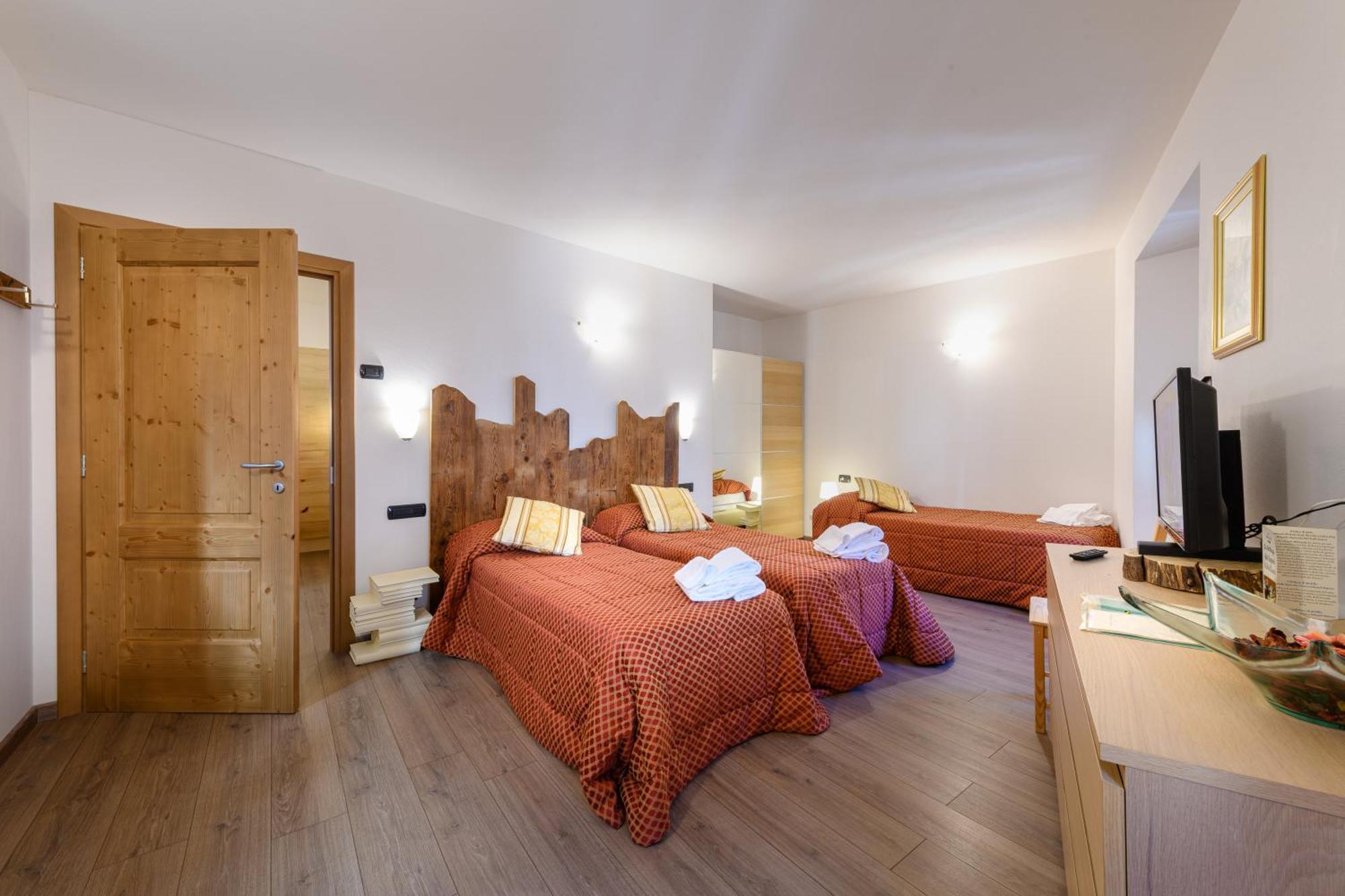 Hotel Garni Le Corti Grosotto Bagian luar foto